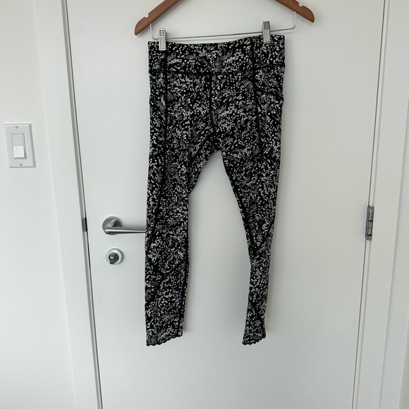 Lululemon patterned leggings - Picture 1 of 1
